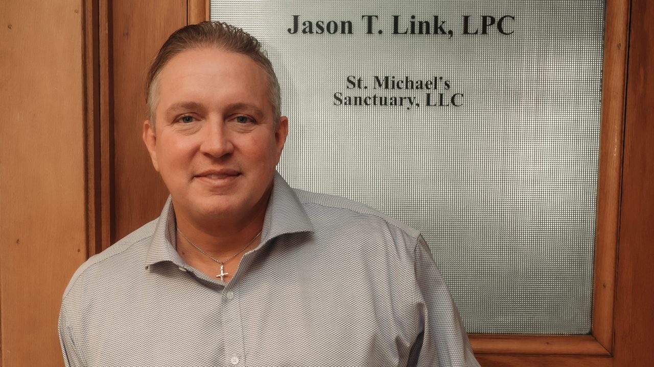 5 Benefits of Emotional Support Animals & How To Register Them